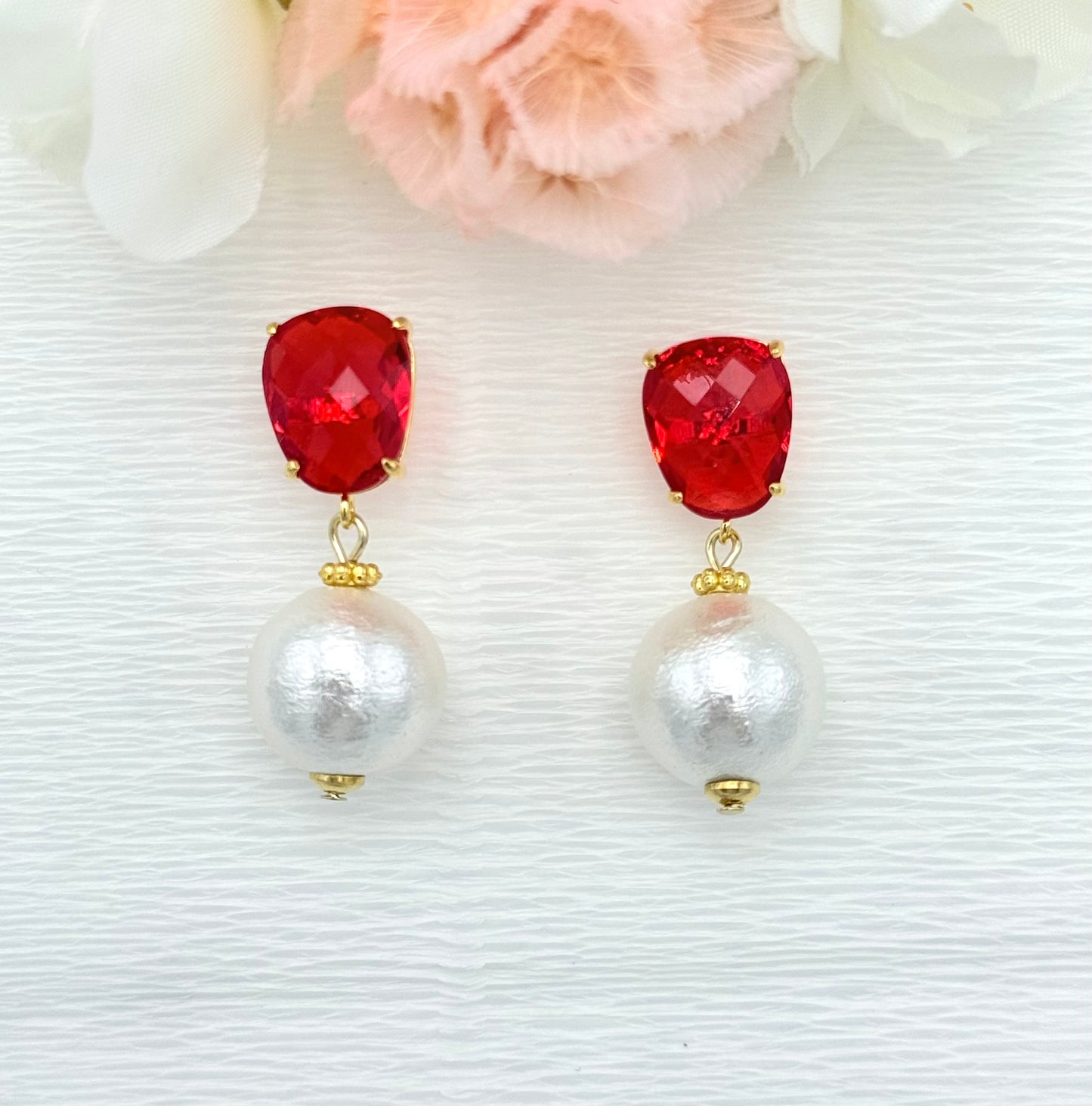 rote Ohrringe, Ohrringe rot, Ohrringe mit Baumwollperle, Glitzer Ohrringe, Ohrringe glitzer, Modeschmuck Ohrringe, hochwertiger Modeschmuck, Onlineshop Ohrringe, edle Ohrringe, Baumwollperlen, Ohrringe leicht