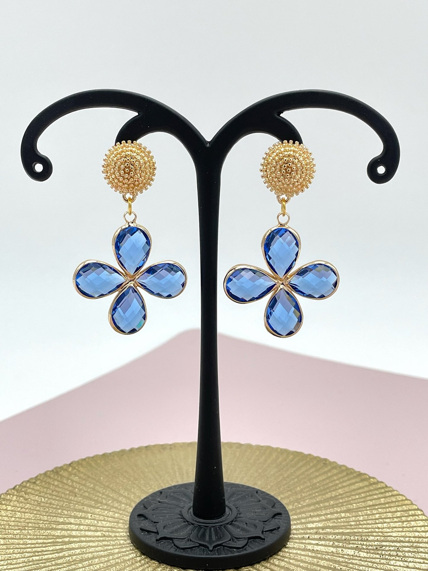 Blaue Ohrringe, Blumenohrringe, Goldene Ohrringe, Ohrringe mit Blume, Statement Ohrringe, Schmuck Statement