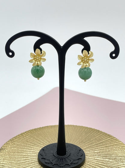 Aventurin Ohrringe, grüne Ohrringe, Goldene Ohrringe mit Blume, elegante Ohrringe, schicke Ohrringe, schöne Ohrringe
