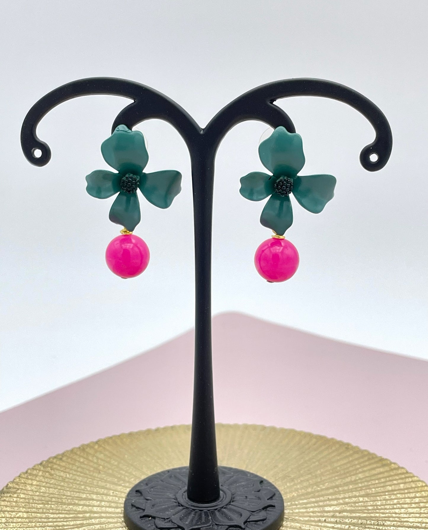 Ohrringe mit Blume, Ohrringe mit Blüte, Ohrringe Kugel pink, pinke Ohrringe, Ohrringe Pink, grüne Ohrringe, Grüne Blume