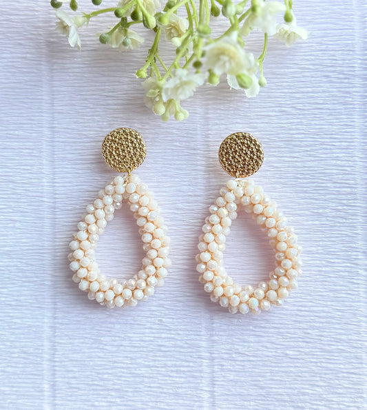 beige Ohrringe, Ohrringe creme, Ohrringe mit Tropfen, Tropfenohrringe, Glitzer Ohrringe, Ohrringe glitzer, Modeschmuck Ohrringe, hochwertiger Modeschmuck, Onlineshop Ohrringe, Statementohrringe